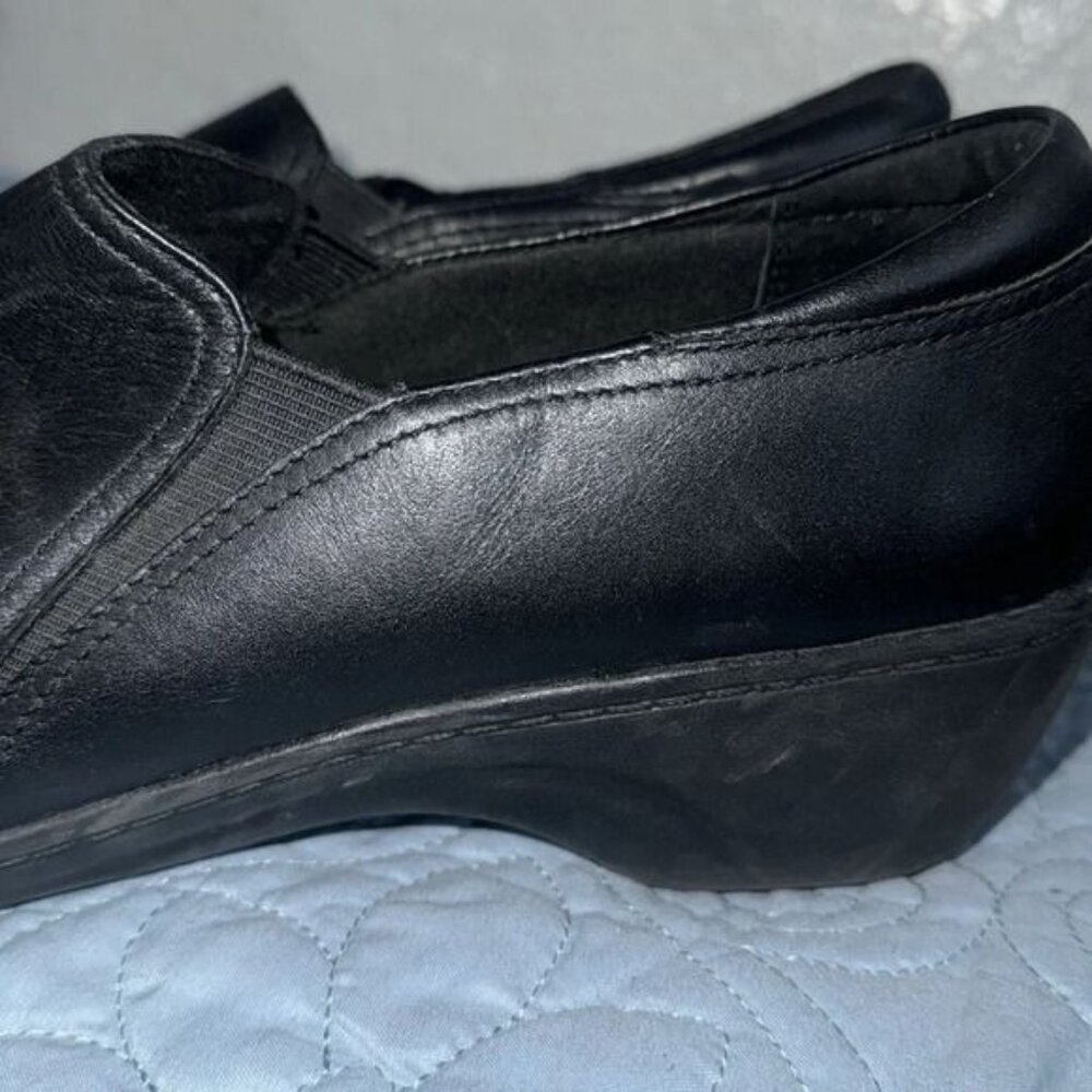 Clarks Womens Black Leather Slip-On Shoes Size 10 - Picture 7 of 10